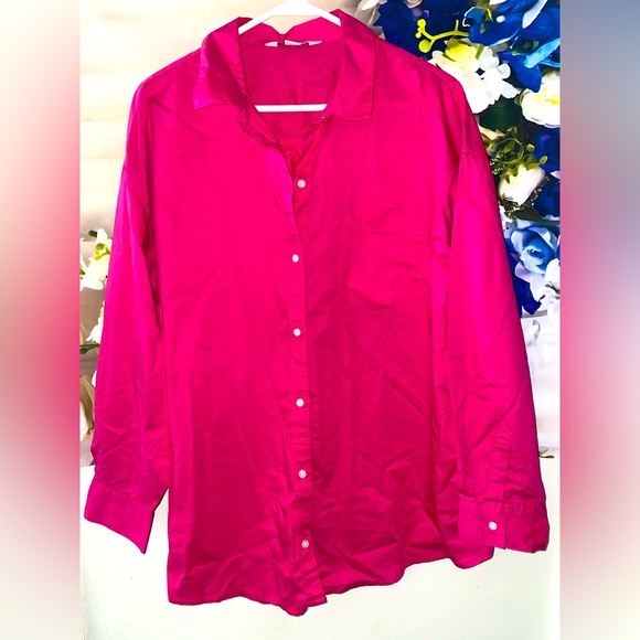 Old Navy Tops - Woman’s pink button down